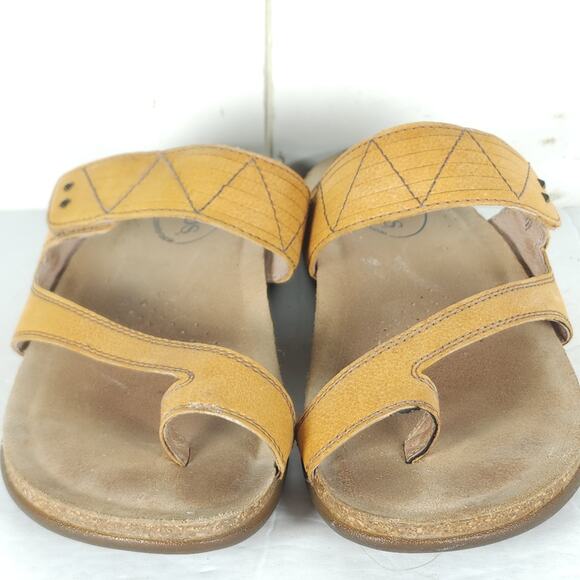Taos Women’s Zon US6 Wheat Leather Toe Loop Flat Thong Sandals Shoes - Picture 5 of 16